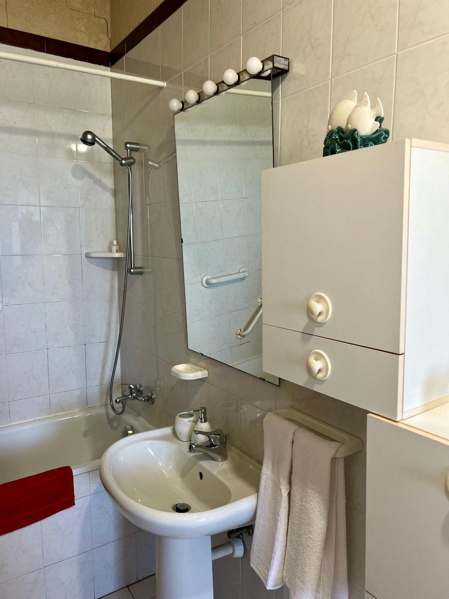 Appartamento Con Accesso Privato Spiaggia Savona Bagian luar foto
