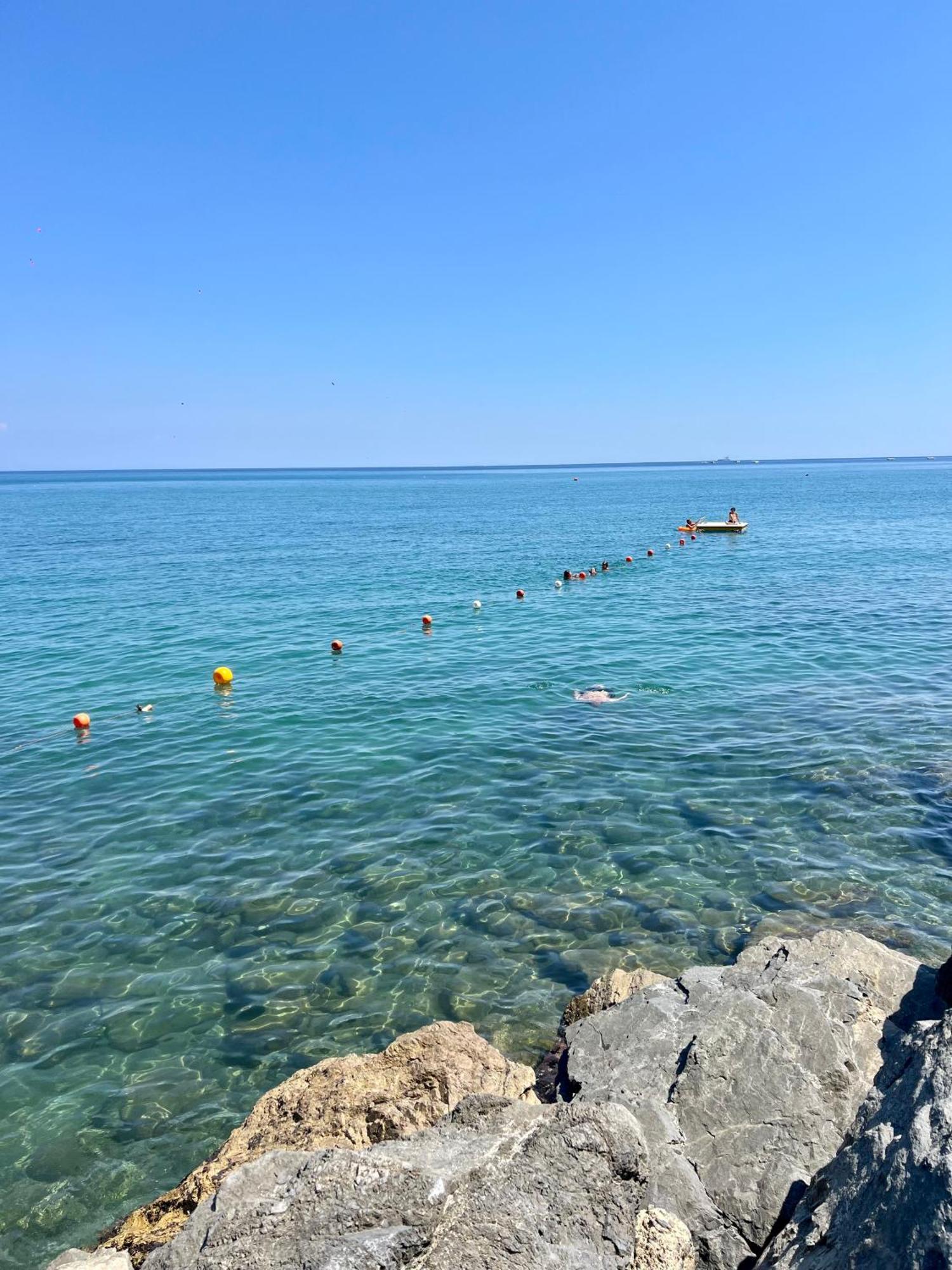 Appartamento Con Accesso Privato Spiaggia Savona Bagian luar foto
